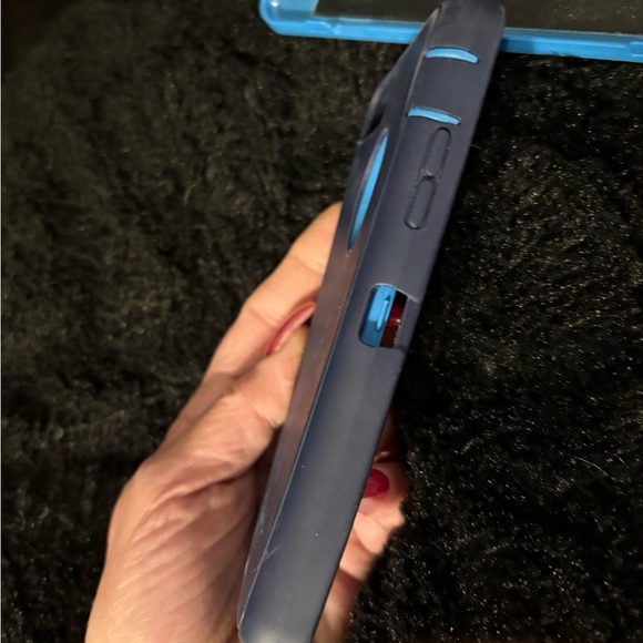 OtterBox Defender Blue. Series Case for iPhone SE (2020), - Picture 7 of 12